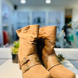 000037 LP BOTA SALTO/CANO MÉDIO BEGE (está com irregularidade )
