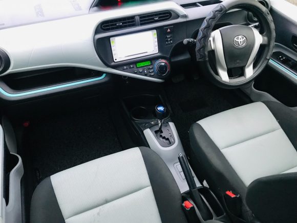 TOYOTA AQUA HIBRIDO PRETO ANO 2012 - Imagem 3