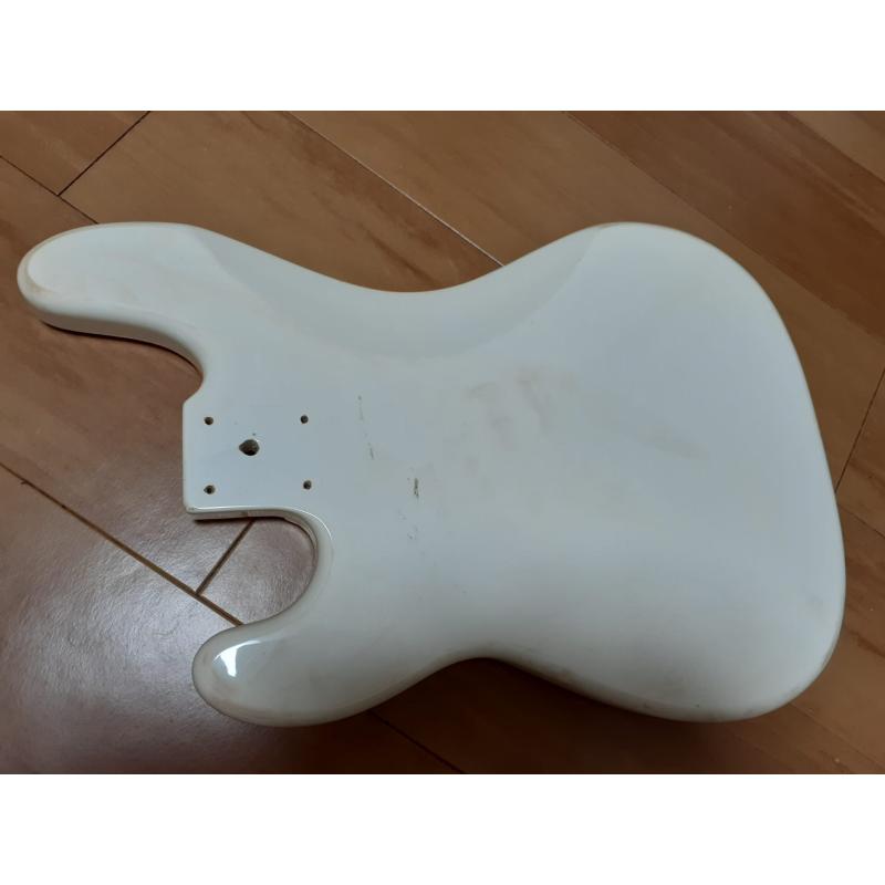 CORPO PARA BAIXO MODELO FENDER PRECISION BRANCO NO MESMO PADRÃO COM AS MESMAS MEDIDAS!!!