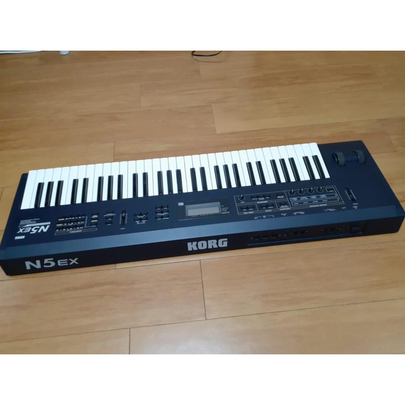 TECLADO KORG N5EX EXCELENTE E COMPLETO!!!