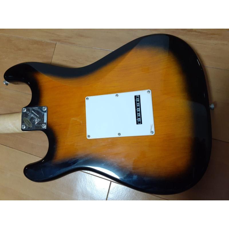 2 CORPOS DE GUITARRA MODELO FENDER STRATOCASTER COMPLETOS COM TUDO NAS MESMAS MEDIDAS PADRÃO!!!